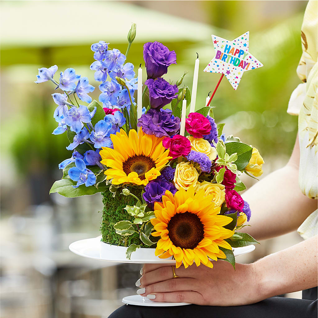 Star of the Day Floral Cake – Petal Palace, Lamesa TX