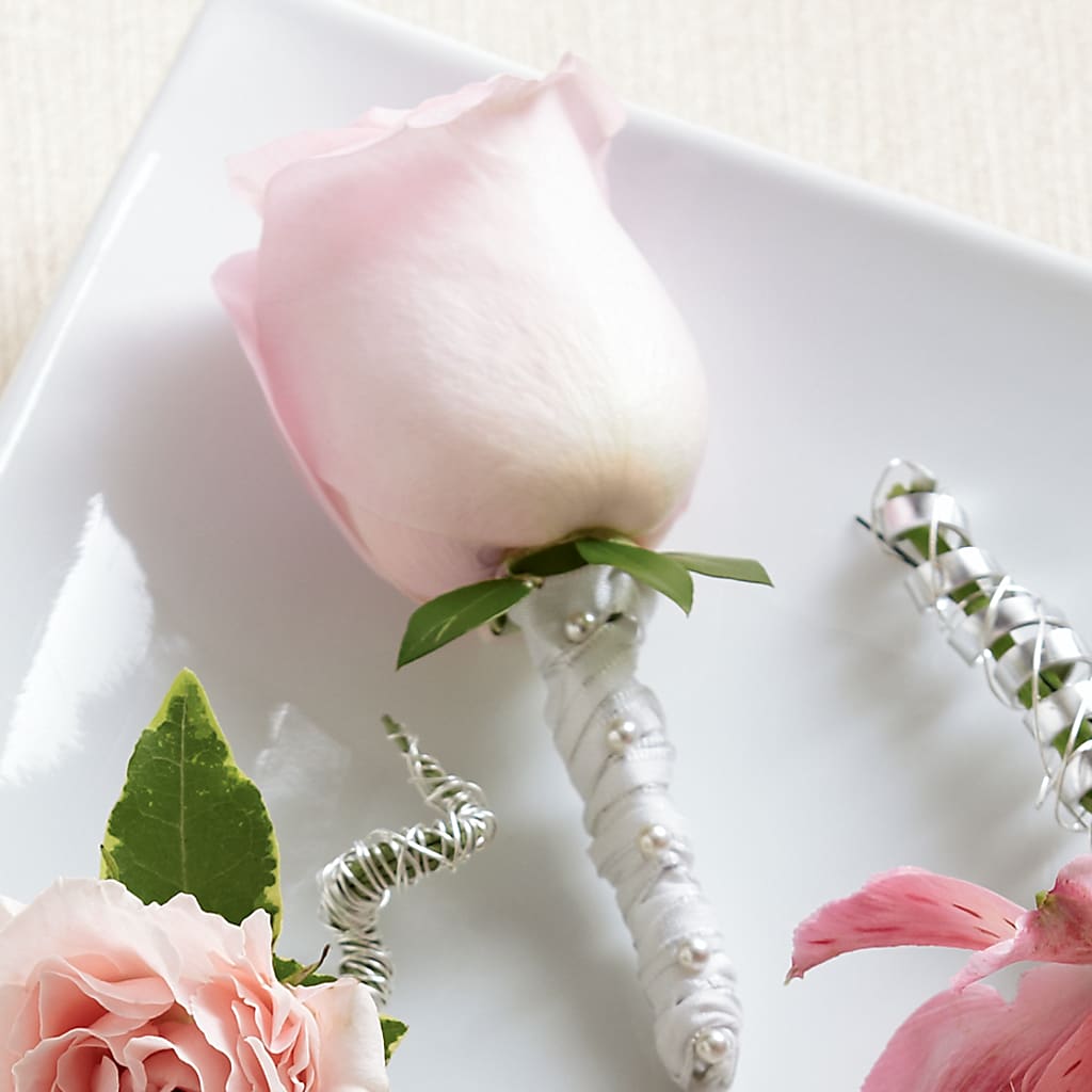 Pink Rose Boutonniere – Petal Palace, Lamesa TX